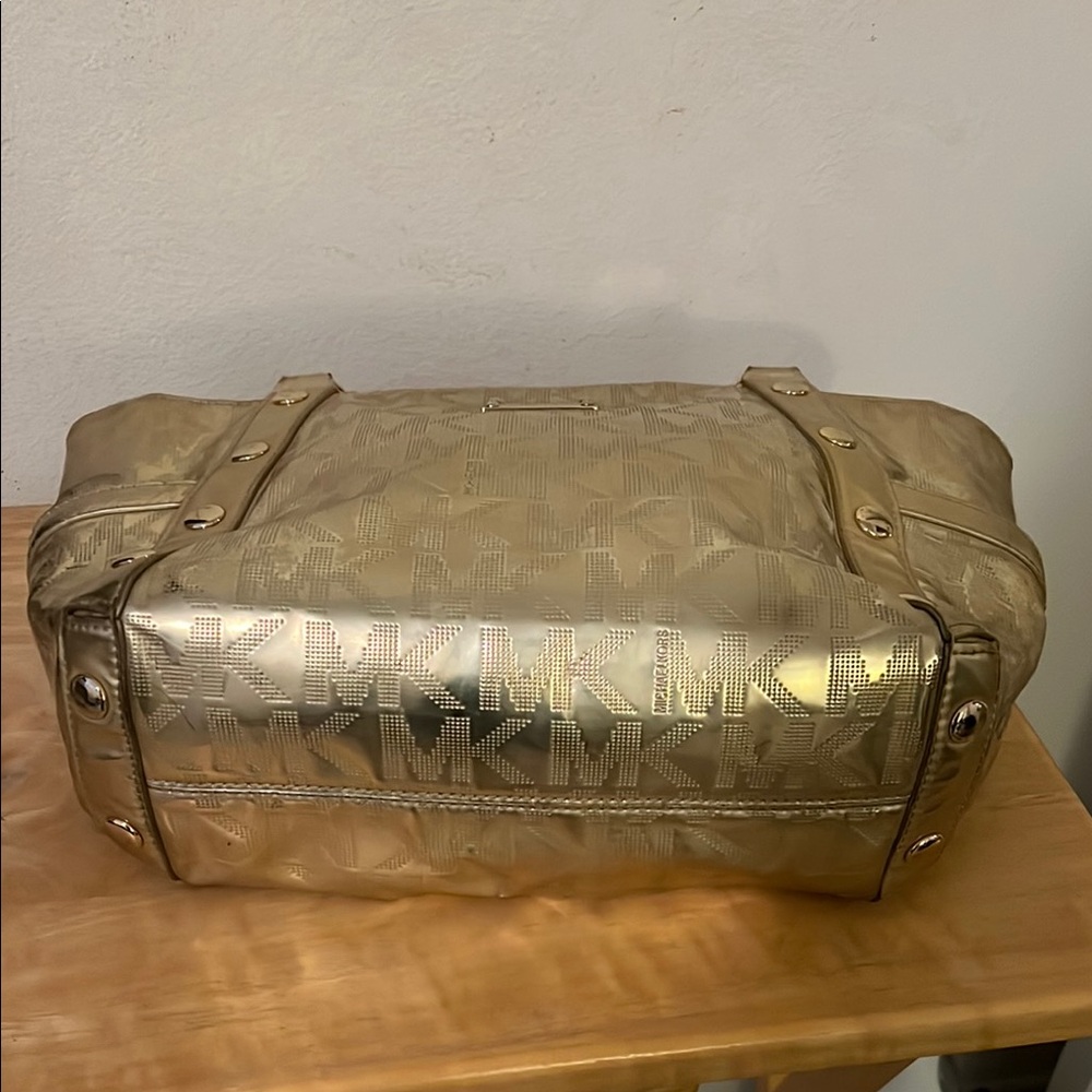 💎FINAL MARKDOWN💎Michael Kors Stunning Gold Shoulder Bag with Chain Straps - Picture 8 of 16